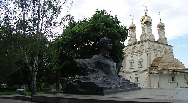Storia ed opere di Esenin, lo scrittore che scrisse Pugacev