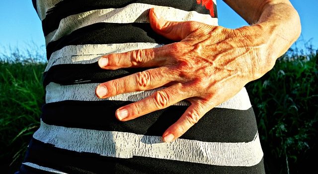 Dolori ai fianchi: quando preoccuparsi? Da che cosa hanno origine?
