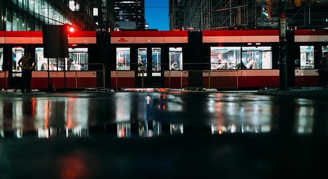 Enorme veicolo urbano: che caratteristiche ha il jumbo tram? Dove può passare?