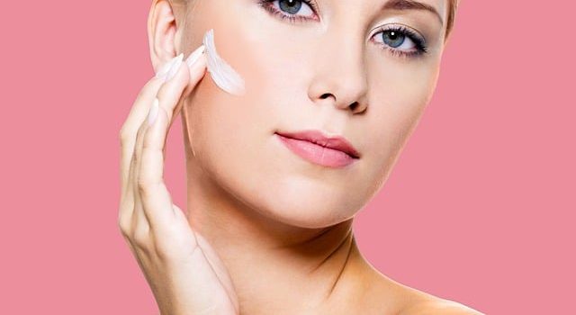 Cura del viso: l’importanza della crema idratante